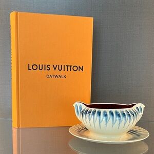 1960’s Susie Cooper Tulip in Pompadour Burslem England Warm Maple Syrup Vessel.